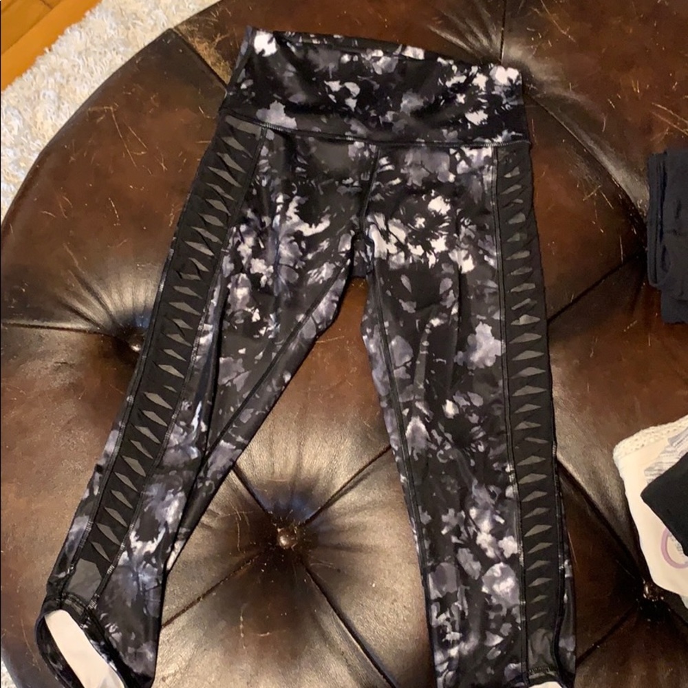 Black & White Lululemon Leggings size 6